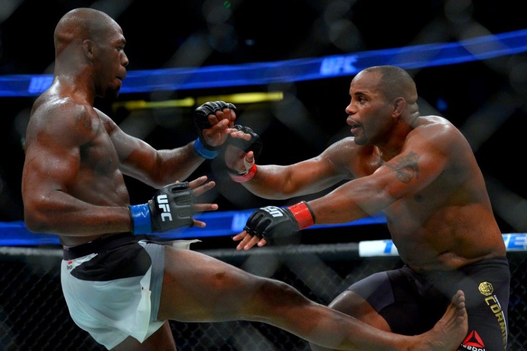 Top 5 UFC Signature Moves And Who Used Them Later 6 Oblique kicks are too good for their own good but still used in UFC